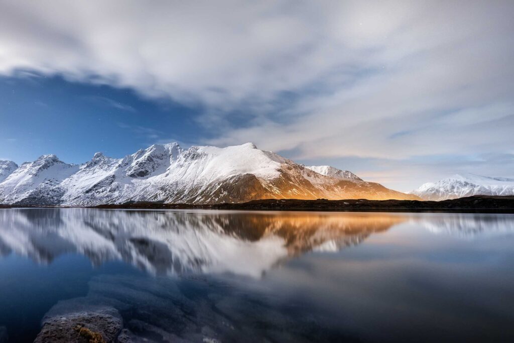 lofoten-islands-norway-panoramic-landscape-wint-Y9YLLYD.jpg